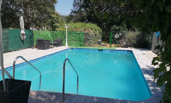 Sotillo de las Palomas Cottage | Casa con Piscina, Amplio Jardín y Barbacoa. En Montaña, Rodeada de Naturaleza