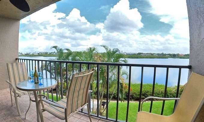 Seminole Condo | Casa con Vista at Sea Club #104-Water view, pool,fishing, near beach!