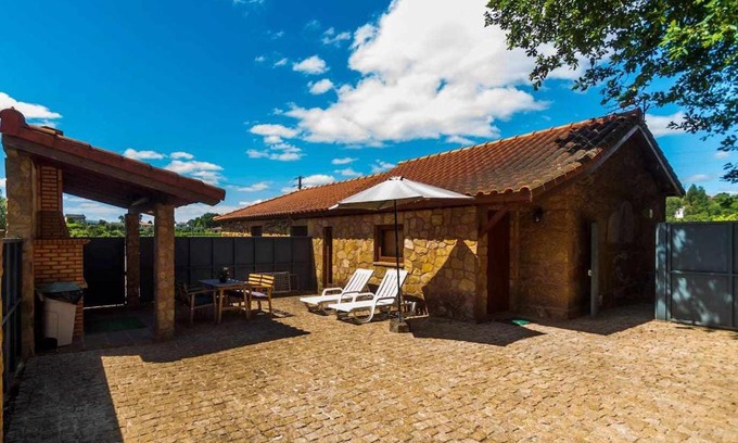 Codecoso House | Casa das Vinhas Camélias de BastoTurismo Rural
