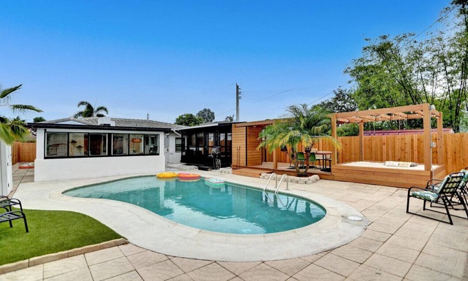 North Andrews Gardens House | Casa De Amigos | Private Pool | Outdoor Oasis