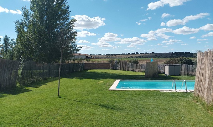 Almenara de Tormes House | Casa de Campo Olmo, wifi, pool and garden 17 km. of Salamanca