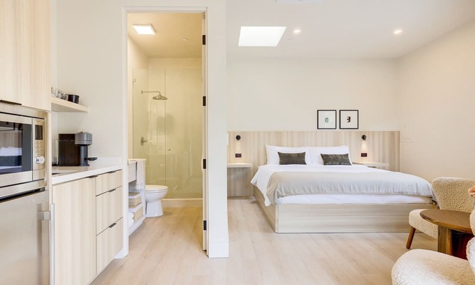 Santa Barbara Apartment | Casa De La Vina Unit 10 - Boutique Suites