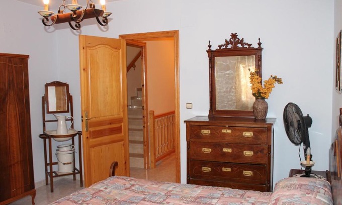 Valdealgorfa House | Casa De La Virginia