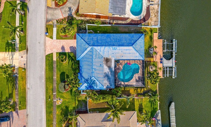 Cocoa Isles House | Casa De Olas Waterfront Luxe Home Heated Pool Boat Lift Minutes to Beach