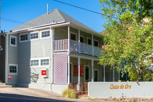 Bisbee House | Casa de Oro