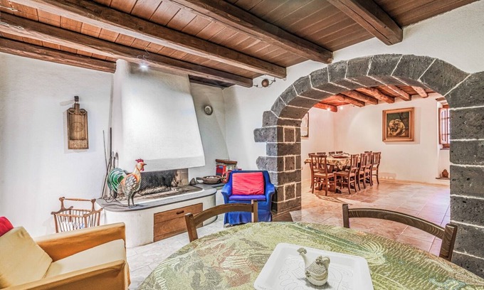 Seneghe House | Casa de Vila Bastante Renovada, com Terraço e Dois Banheiros