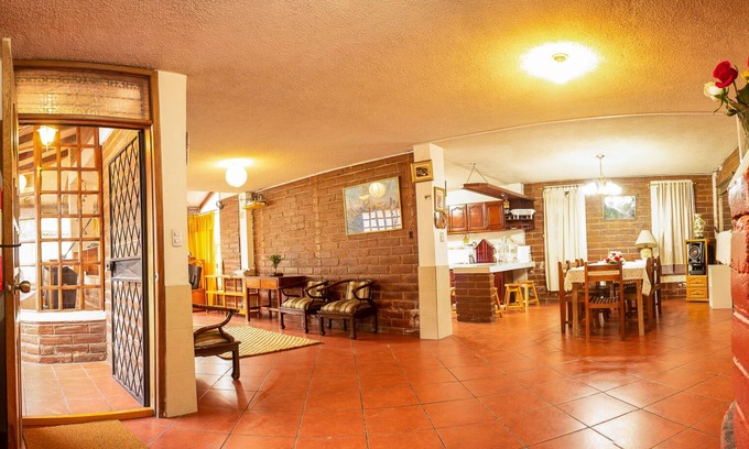 Otavalo House | Casa del Huésped