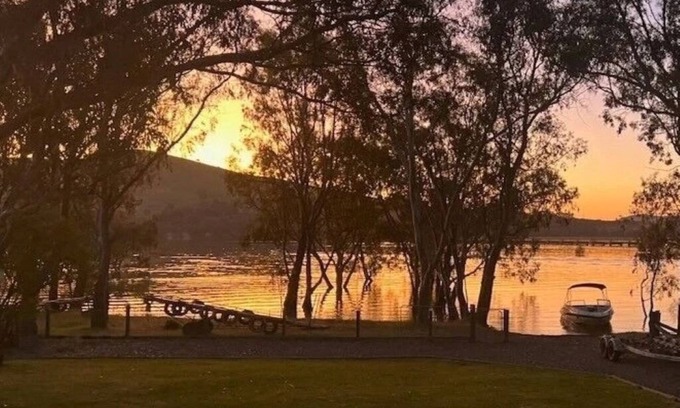 Bonnie Doon House | Casa del Lago ~ The Lake House & Bungalow *Waterfront Property*