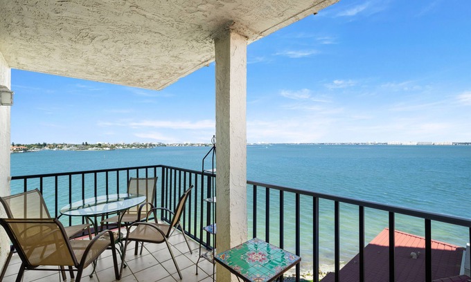 Casa del Mar Condo | Casa Del Mar G-608 | Waterfront Condo with Bay Views + Resort Pool