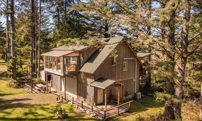Bandon House | " Casa Del Mar" (House by the Sea) Forest Retreat