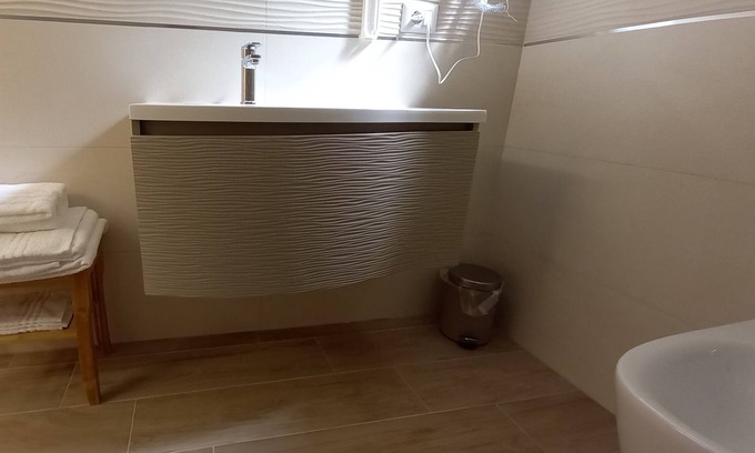Enna House | Casa Del monte tourist rental (salmon room)