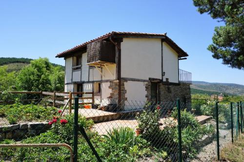 Navalsaz House | Casa del Pinar