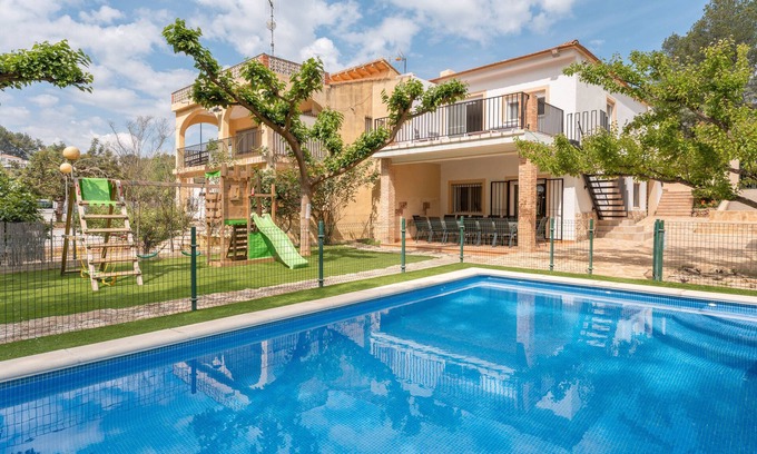 Navarres House | Casa del Prado: Enjoy in a privileged location
