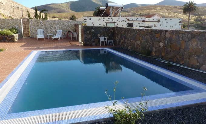 Valle de Santa Ines Cottage | Casa del Valle with shared pool, Free WiFi, BBQ ideal families