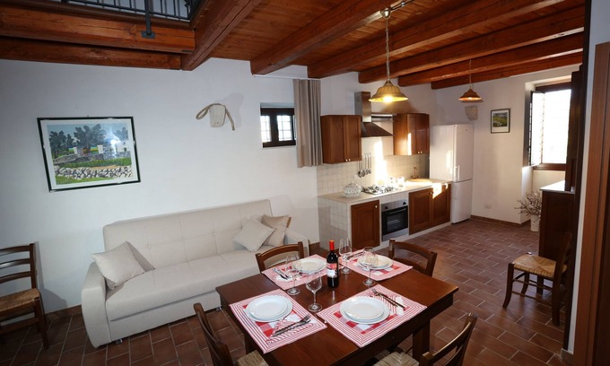 Chiaramonte Gulfi Apartment | Casa di Ciuzza with Pool