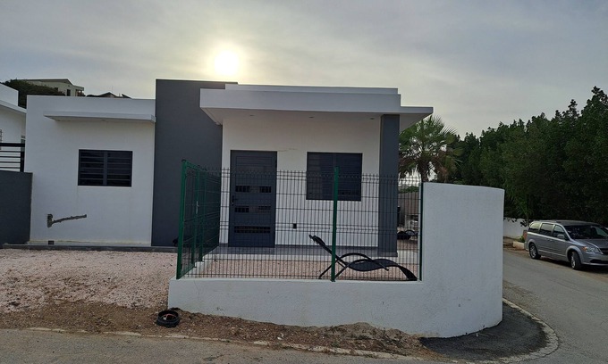 Marie Pampoen House | Casa di Mambo - Nieuw Modern Ruim Huis op Loopafstand van Mambo Beach!