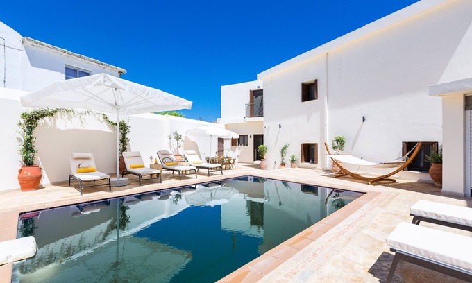 Chromonastiri Villa | Casa di Vangelis, Summer Village Stay!