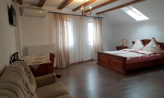 Lipova House | Casa Dorgo