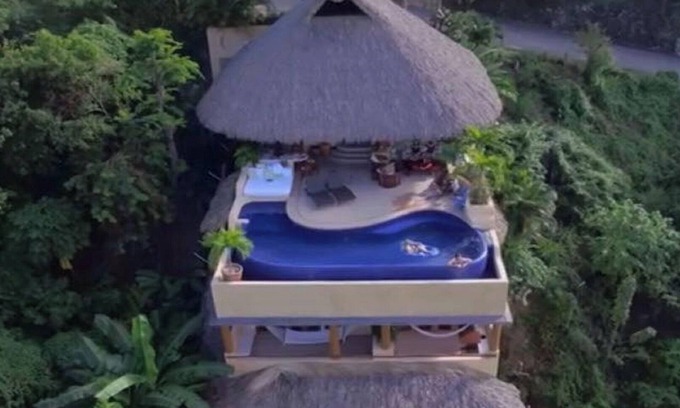 Cerro del Vigia Villa | Casa Encantadora is your dream vacation. Fully staffed with cook, maid & more.
