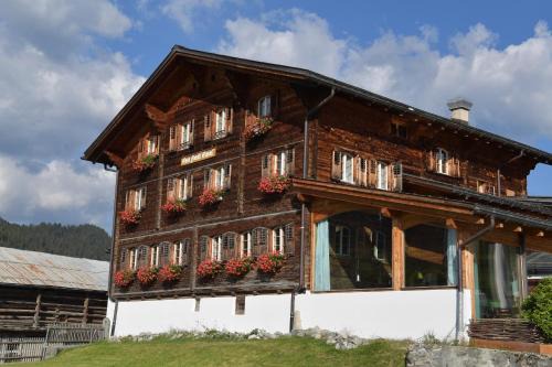 Tavanasa Hotel | Casa Fausta Capaul