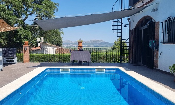 Pals House | Casa Feliç, cozy Spanish house in quiet urbanisation.