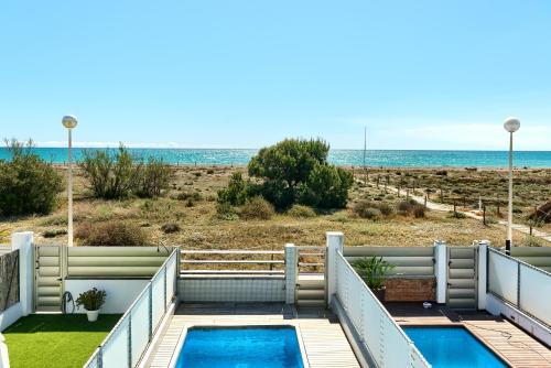 Playa de Almarda Apartment | Casa frente al mar con piscina privada