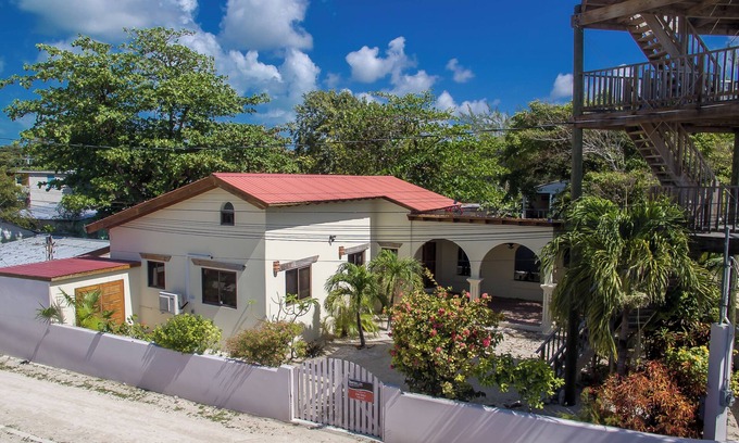 San Pedro House | Casa Fuerte - Island Home close to town