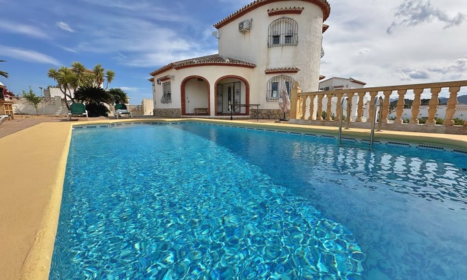 Pedreguer Villa | Casa Gwen - Spacious Villa With sea Views