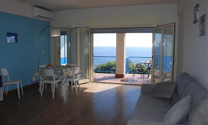 Aci Castello Apartment | Casa Il Delfino