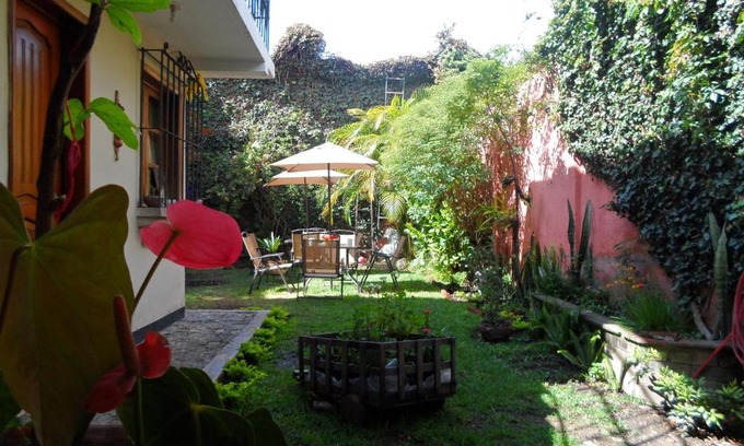 Antigua Guatemala Bed & Breakfast | Casa Landivar Hotel
