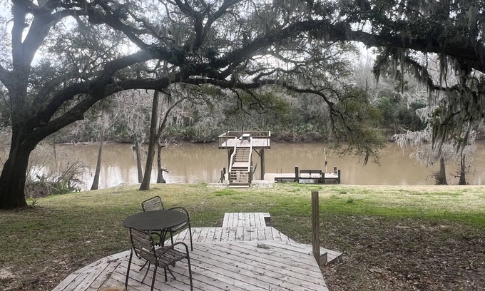 Wild Peach Village House | Casa Laney!