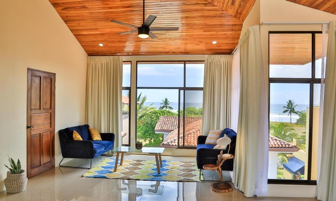 Playa Hermosa Apartment | Casa Lapa Penthouse Oceanside Villa