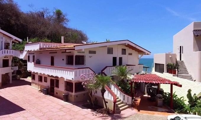 Los Ayala House | Casa las Mariposas Bungalow 2