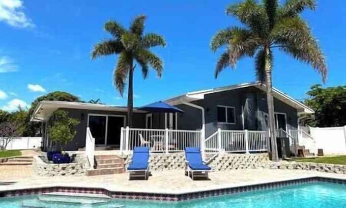 South Corals House | Casa Las Plumerias: Heated Pool - Spa - BBQ - 1/3 acre yard