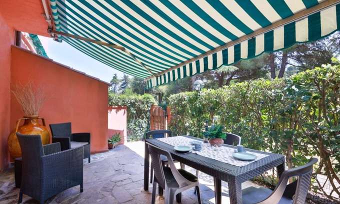 Porto Azzurro Apartment | Casa Le Palme with an equipped outdoor area
