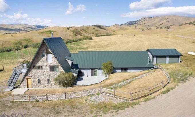 Livingston House | Casa Livingston · 5 Bedroom, 5 bath, Pool and Hot Tub!