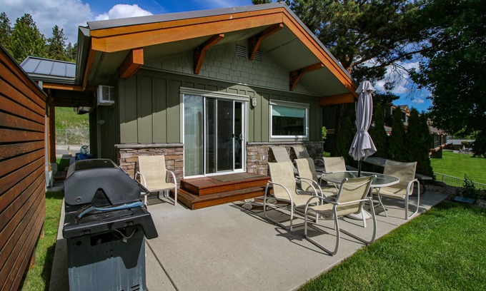 Central Okanagan Villa | Casa Loma 412-2 Bedroom Villa -South beach