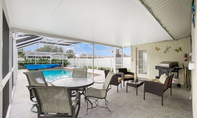 Englewood South House | Casa Loma-Close to the Beaches