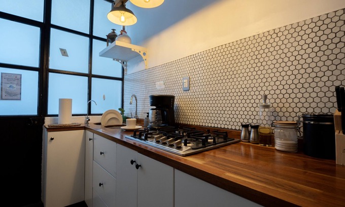 Luis Jimenez Figueroa House | Casa Lua. Centric House/3 Apts/6per/100mb/ac