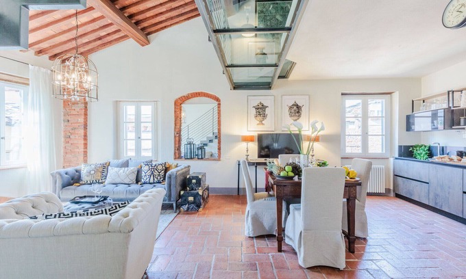 Lucca Historical Center Apartment | Casa Lucky, Romantic Modern 3 bedrooms Penthouse inside the Walls of Lucca