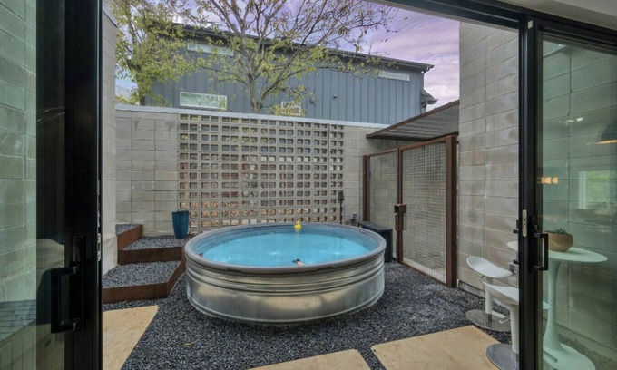 MLK House | Casa Luna- Eastside Retreat w/Private Cowboy Pool