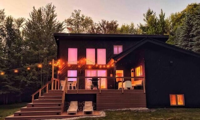 Windham House | Casa Magda - Designer Ski Home + Hot Tub