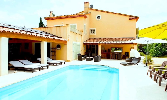 Brue-Auriac Villa | Casa-Manon grande maison de vacances avec piscine