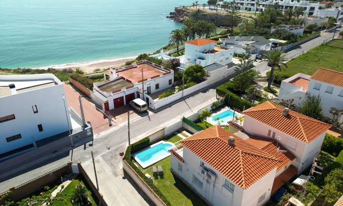 Vinaros House | Casa Mar con piscina privada, A/A y Wi-Fi delante del mar.