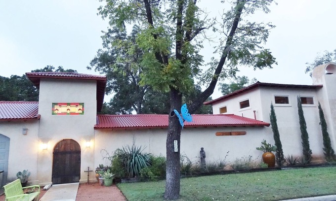 Fredericksburg Cottage | Casa Mariposa/Charming Private Hideaway/Great Central Location/Cantina/Firepit