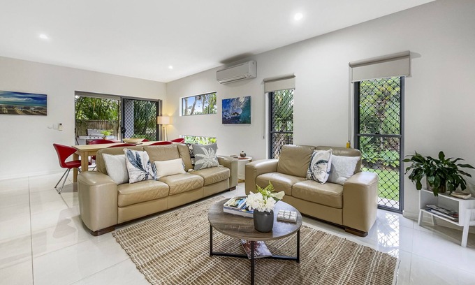 Buderim Villa | Casa Mia Retreat Luxury Family Home on Buderim. Pet friendly.