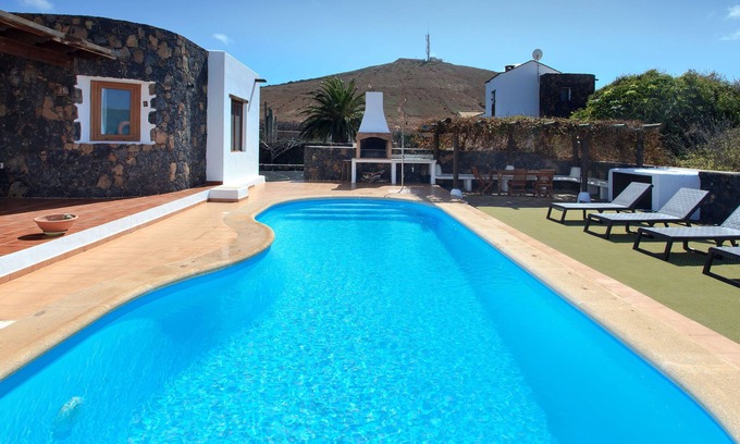 Villaverde House | Casa MINA, typical Canarian Villa in La Oliva