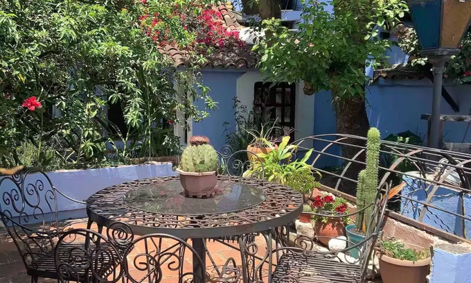 Del Cerrillo Bed & Breakfast | casa Frida - Centrally located cabin near market