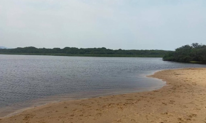 Rio das Ostras House | Casa na Praia e na Lagoa, 3 Quartos, Churrasqueira, Chuveirão, Aceitamos Pets!