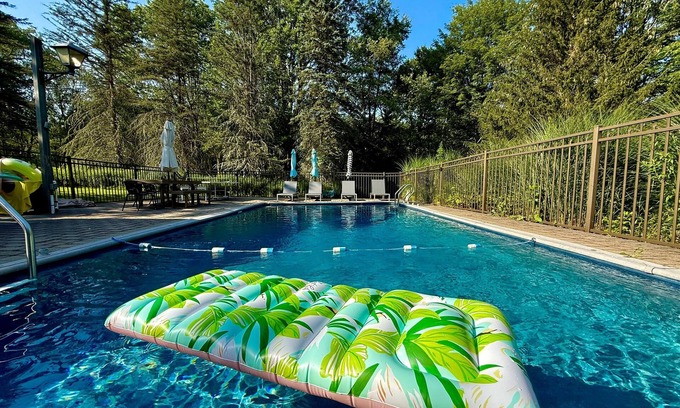 Swan Lake House | Casa Nera | Heated Pool Hot Tub Ski Golf